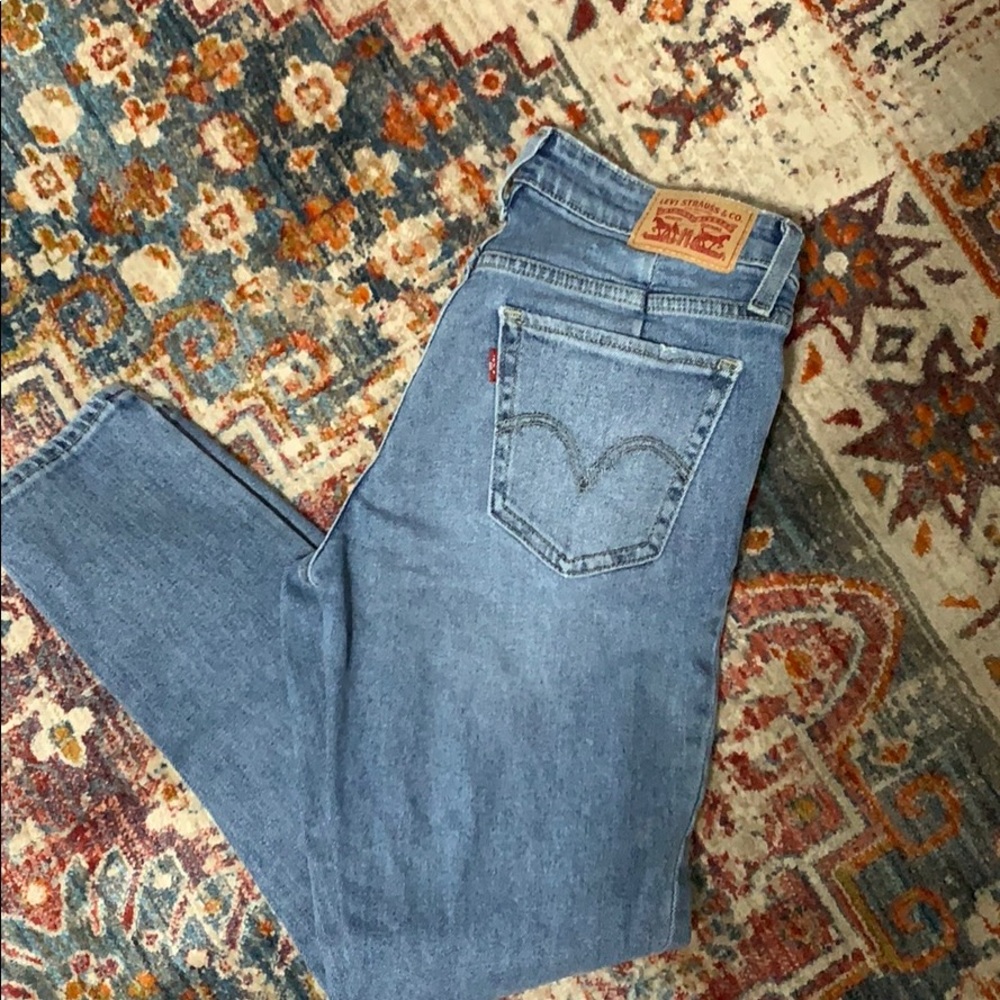 Levi’s Mid-rise Jeans Size 27